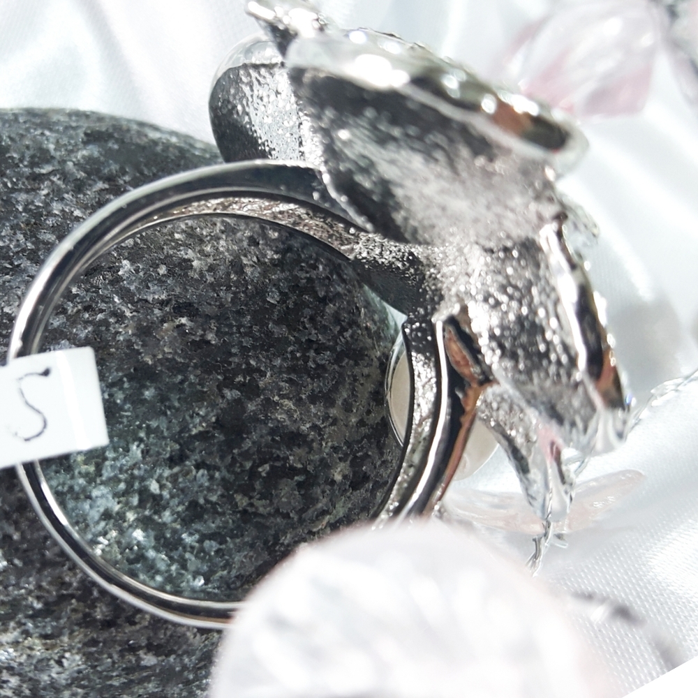 🆕️ Floral BW Rhinestones🖤Fashion Silver Ring - Picture 4 of 6